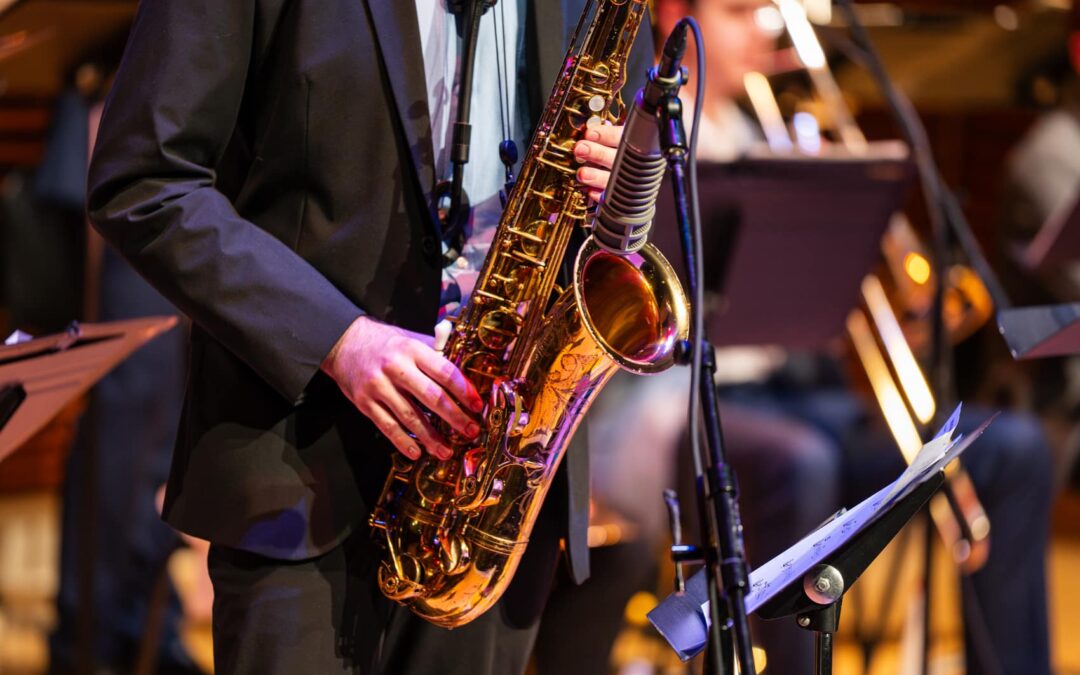 Saxophone study/Internet or school?